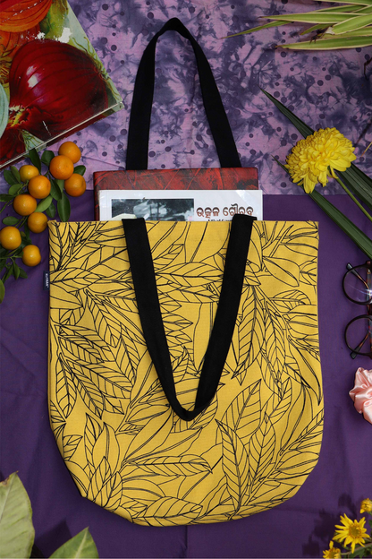 Yellow Leaf-Pattern Tote Bag – Eco-Chic Style for Everyday Adventures