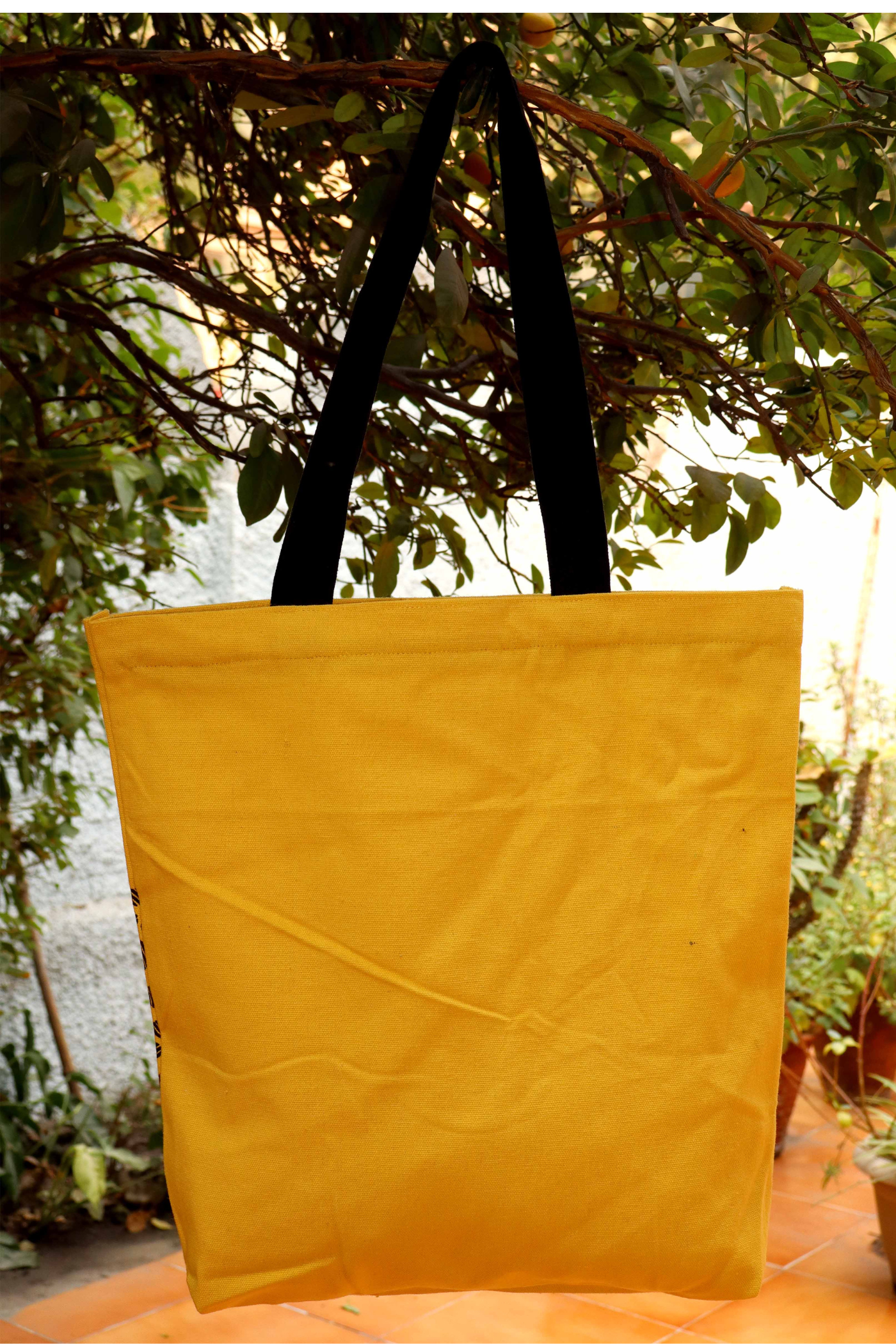 Yellow Leaf-Pattern Tote Bag – Eco-Chic Style for Everyday Adventures